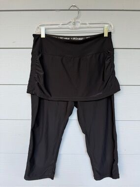 Coolibar Black Skirted Capri Pants